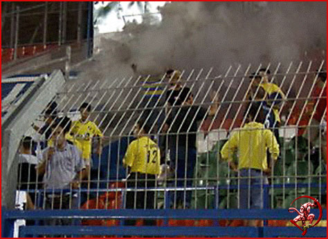 "ואיזה רימון אכלתם, בליגת המילואים..!"
Smoke-bomb throws on Maccabi fans; Reserve-leauge, 2001