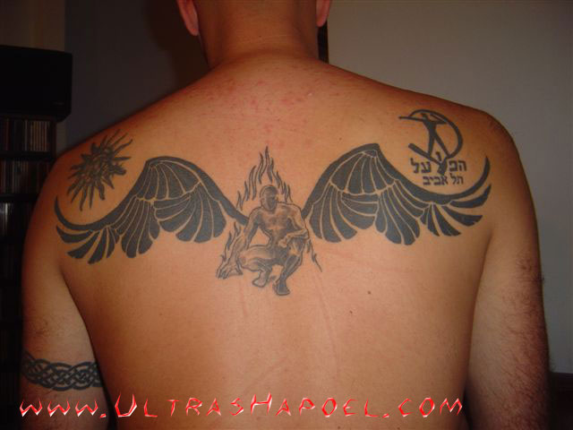 מלאך + סמל הפועל, בגב